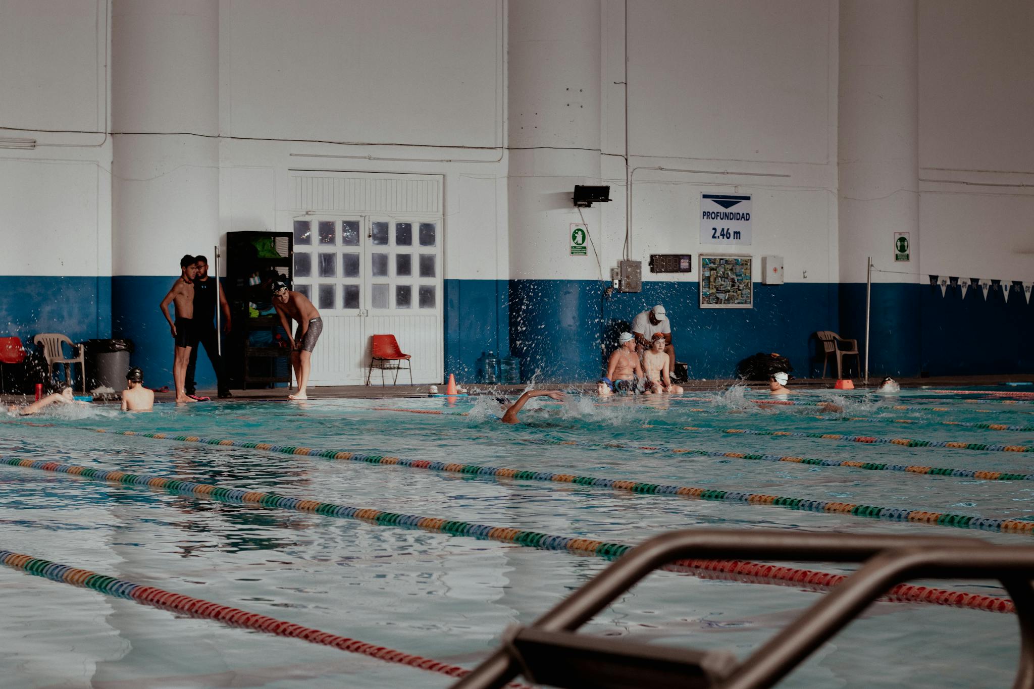 Group of swimmers practicing in an indoor pool in San Luis Potosí, Mexico.